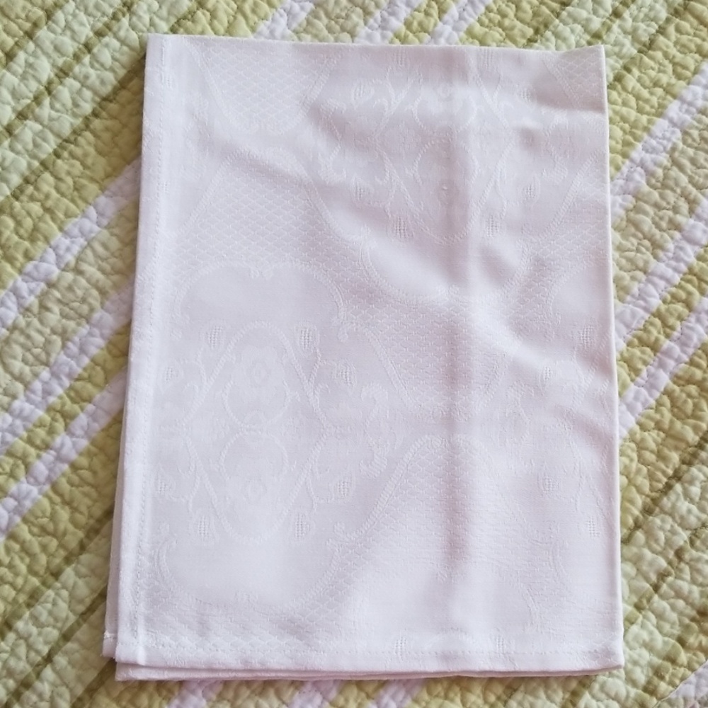 4 Quietly Luxurious Cotton Damask Dinner Napkins